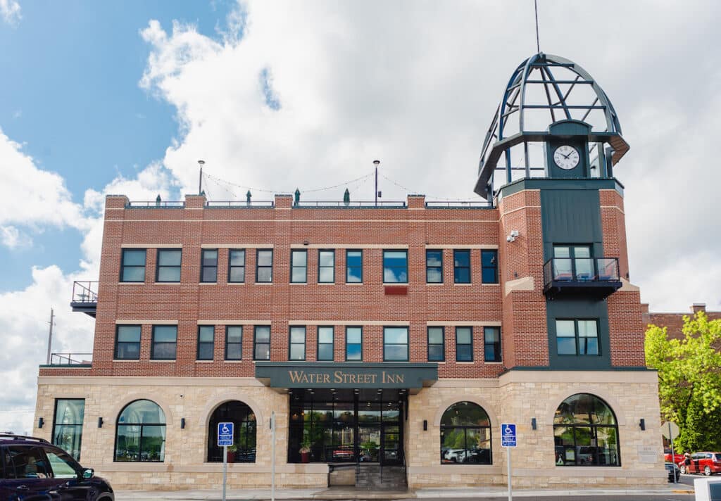 Stillwater MN Wedding Venue. photo of the exterior of the Water Street Inn